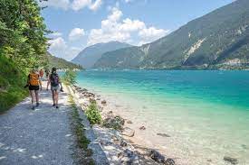 Stubaier gletsjer in de zomer zeker een bezoek waard. 10x Doen Tijdens Je Zomervakantie In Oostenrijk Bij Vorarlberg En Achensee Wearetravellers