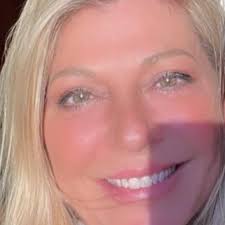 How much money should parents give their college freshmen for spending  money?