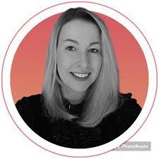 Ellen Maclean's Instagram, Twitter & Facebook