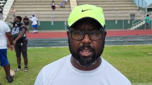 Roland Travis's Instagram, Twitter & Facebook