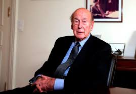 Valéry giscard d'estaing est décédé à l'âge de 94 ans. Valery Giscard D Estaing Pourquoi L Ancien President N Est Pas Hospitalise A Paris Closer