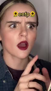 hi! I’ve done so many color videos that I thought I should introduce  myself:))) #booktok#dndtiktok#characterarchetypes#dnd5e#orangecharacter#fypシ