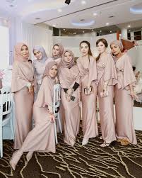 2,475 likes · 7 talking about this · 1 was here. 5 Inspirasi Model Seragam Bridesmaid Hijab Yang Elegan Nan Anggun Tiru Yuk Semua Halaman Cewekbanget