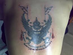 Voir plus d'idées sur le thème tatouage tibetain, tatouage, idées de tatouages. Sak Yant Les Tatouages Au Pouvoir Magique Jamais Vulgaire Blog Mode Homme Magazine Et Relooking Online