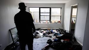 Chicago ICE Raid: Residents' Homes Ransacked! What Happened?