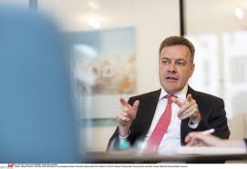 Standard chartered bank germany branch participates in the deposit guarantee scheme of germany. Gesprach Mit Michael Hellbeck Uber Die Mammutaufgabe Brexit