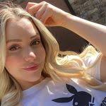 Kayla Linder's Instagram, Twitter & Facebook