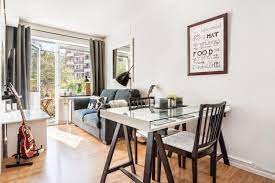 Ideen Fur Das Kleine Wohnzimmer Wohnideen Praktisch Tisch Ikea Moebel Sofa Gitarre Kleine Wohnzimmer Wohnzimmer Einrichten Kleines Wohnzimmer Einrichten