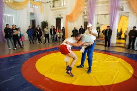 eka.tatar - татарский Екатеринбург - Сабантуй в Ревде перенесли во Дворец  культуры. Но гуляли все равно весело!