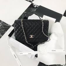 Black And White Chanel Bag Black And White Luxury Chanel Bag Luxury Purse Chanel Quilted Leather Luxury Goals Black And Whit Black And White Bags Black And White Purses White Purses
