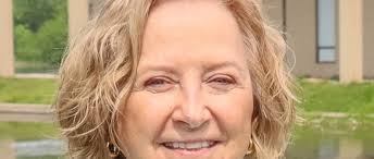 76th Commencement: Lake Michigan College awards 472 degrees and  certificates during May 7 ceremonies