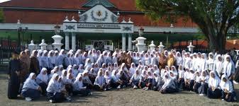 Sekolah ini mengawali kegiatannya pada tahun pelajaran 1995/1996. Smp Negeri 1 Cibungbulang