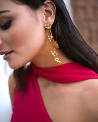 Pendientes Largos Dorados con Hojas