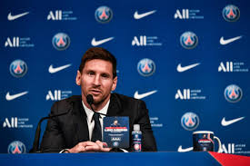 Lionel messi n'a pas pu retenir ses larmes avant même le début de sa conférence de presse dimanche. 8mbthwfmodak9m