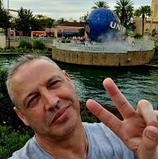 if anyone finds any car keys in or around poole hospital please could you  either hand them in to the car park office or message me 🙏 Mg car key with  a