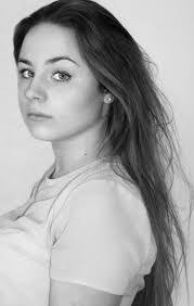 Demi Roberts's Instagram, Twitter & Facebook