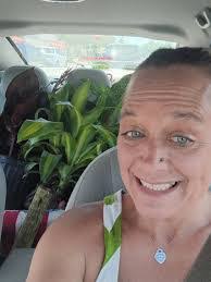 Vicki Chamlee's Instagram, Twitter & Facebook