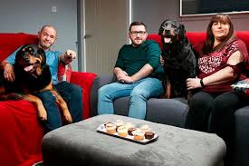 May 25, 2021 · gogglebox viewers were left devastated last week when the final episode of the series hit our screens, but there is good news for fans of the channel 4 show as a new series of the celebrity edition will hit our screens next month. Gogglebox S Malone Family Devastated After The Death Of Beloved Rottweiler Izzey Aktuelle Boulevard Nachrichten Und Fotogalerien Zu Stars Sternchen