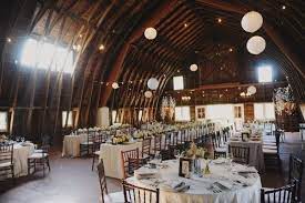 Michigan Wedding At The Blue Dress Barn From Amy Carroll Photography Michigan Barn Wedding Michigan Wedding Venues Barn Wedding Reception