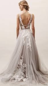 The Designs Of Bridal Gown Alter With The Seasons However There Are A Couple Of Classic Designs That Wi Wedding Dresses Ball Gowns Wedding Used Wedding Dresses