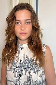 Sarah Catherine Hook Clothes and Outfits