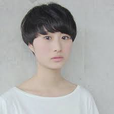 コロンとしたフォルムが大人可愛い マッシュショート ヘアカタログ キナリノ 2021 マッシュショート ヘアスタイリング ショートヘア