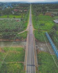 Jalan raya ialah jalan utama yang menghubungkan satu kawasan dengan kawasan yang lain. Jalan Raya Lurus Terpanjang Di Destinasi Percutian Facebook