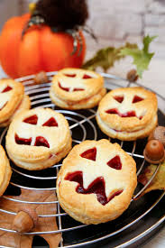 Susser Blatterteig Kurbis Snack Fur Halloween Foodtempel Rezept Snack Lebensmittel Essen Kinderparty Rezepte