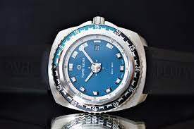 In fact, the favre leuba deep blue was one of the first watches to be certified waterproof up to 200m! Favre Leuba Raider Deep Blue Hands On With Live Photos Specs And Price Monochrome Watches