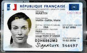 Les certificats des cartes délivrées à des personnes âgées de 75 ans et plus doivent également faire l'objet d'une mise à jour après 10 ans pour rester valable afin de garantir un usage fonctionnel et fiable des certificats (la carte d'identité électronique reste valable). La Nouvelle Carte D Identite Bilingue Francais Anglais Fait Polemique France Le Telegramme