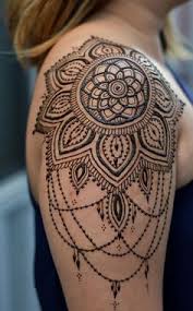 Henna Tattoo Auf Der Schulter Tattoos Mit Namen Tatowierungen Henna Tattoo Designs