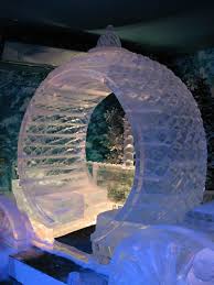 Hong Kong Ice Carriage Outdoor Decor Ice Sculptures Pool Float