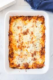 Easy To Make Traditional Lasagna You Can Make Ahead And Freeze For Later Mama Mia Happymoneysave In 2021 Easy Homemade Lasagna Homemade Lasagna Freezable Meal Prep