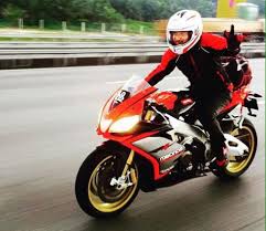 A superbike enthusiast, bidin manages to buy his dream bike after stumbling across a bag of money in a dead man's car. Bikers Kental 2 Home Facebook