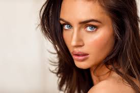 Victoria Lee Robinson Exposes Social Media's Dark Side