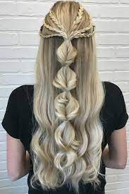 Using a variety of weaving and accessories, you will make your look truly unique and stylish. Graduation Hairstyles To Make Your Cap Fit Like A Glove Hair Styles Graduation Hairstyles With Cap Graduation Hairstyles
