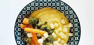 Spolverizzate la superficie con il parmigiano, unite il burro rimasto a fiocchetti e fate dorare la polenta in forno per 25 minuti circa o finché sarà dorata. Polenta Con Verdure Al Vapore E Formaggio Di Montagna Una Vera Bonta