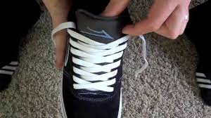 Flip flop shoes your shoes shoe lace patterns how to lace vans tie shoes popular cross lacing vans is the most practical way to lace your vans for skateboarding. Tapeta Helyhez Kotott Rendkivuli Vans Shoelaces How To Tie Bayviewmotel Net