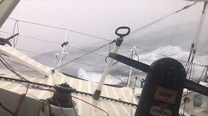 Suivez en direct toute l'actualité de la route du rhum 2018 : Route Du Rhum Le Cleac H Gerettet Samantha Davies Yacht Fallt Auseinander Segelreporter