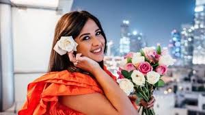 أكدت الفنانة المصرية، ياسمين عبد العزيز، اليوم الجمعة، أن الصمت ليس ضعفا وإنما قوة. Av Xwnwpyemj9m