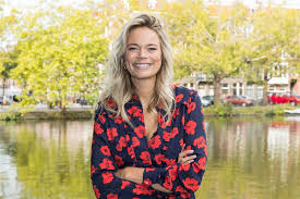 In popquiz gaat hij op de commerciële zender belgen aan de tand van nieuwkerk was volgens belgische media afgelopen jaar al in gesprek om met zijn tafeldame evi hanssen een talkshow te presenteren op de vrt. Highly Pregnant Jet Van Nieuwkerk Shares Raw Photo Of The Home Stretch