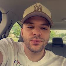 The I need a baby boy name that sounds like he comes from a wealthy family🤔