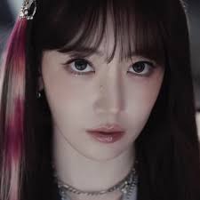 Different Le Sserafim