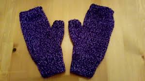 One for magic loop using one long circular needle and the other for knitting in the round using 2 circular. Ravelry Easy Fingerless Mittens With Thumbs Pattern By Marianna Mel