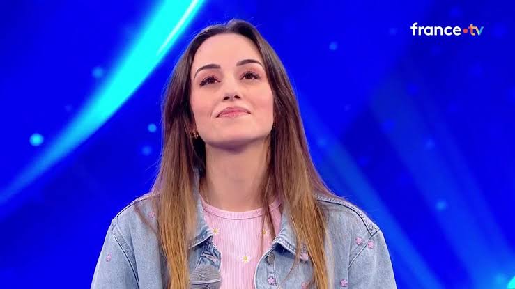 N'oubliez pas les paroles : ça prend forme, Sandy annonce que sa  reconversion est "en attente de décision" - TV ACTU by AlloCiné