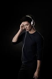 Pay attention to his neck. Diamond Tears Men Photoshoot Dj Photos Dj Pics