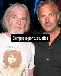 Kevin Costner tenía un amigo al que siempre intentaba ayudar. Su nombre era  Michael Blake, un escritor con talento, pero con una personalidad difícil.  Costner le conseguía trabajos de escritura en Hollywood,