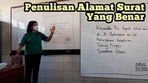 Jadi, alamat yang cukup panjang pun dapat dituliskan tanpa dipenggal karena tempatnya cukup luas. Penulisan Alamat Surat Yang Benar Youtube