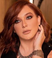 أكدت الفنّانة السورية سلاف فواخرجي حصولها على الإقامة الذهبية في دولة الإمارات حيث تتواجد حالياً، وعّبرت في تصريحٍ خاص لـcnn بالعربية عن سعادتها بهذا التكريم. Ø¨Ø¹Ø¯ Ù‚Ø¨Ù„Ø© Ø´ÙŠÙƒØ§ØºÙˆ Ø³Ù„Ø§Ù ÙÙˆØ§Ø®Ø±Ø¬ÙŠ Ø¨Ø¥Ø·Ù„Ø§Ù„Ø© Ø´Ø§Ù…ÙŠØ© Ù…Ø«ÙŠØ±Ø© ÙˆØ§Ù„Ø¬Ù…Ù‡ÙˆØ± ÙŠØ¹Ù„Ù‚ Ø´Ø§Ù‡Ø¯ Ù†ÙŠÙˆÙ„ÙŠ