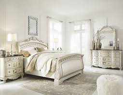 Subtle back shaping, plush roll arms, boxed seat cushions, and north shore accent trim will add style and comfort to any family room environment. Pin On Beautiful Bedrooms